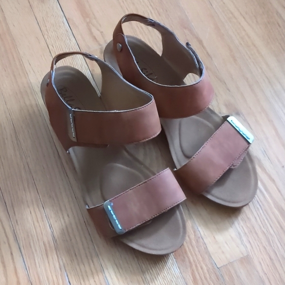 Vegan leather wedge sandals - Picture 2 of 6